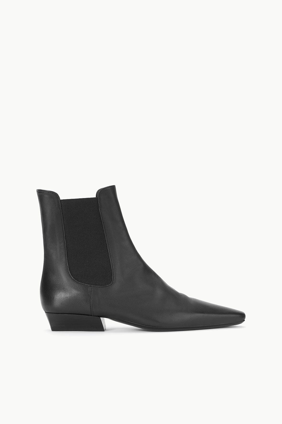 Black Chelsea Boot with Pointed Toe & Elastic Gore | Wally